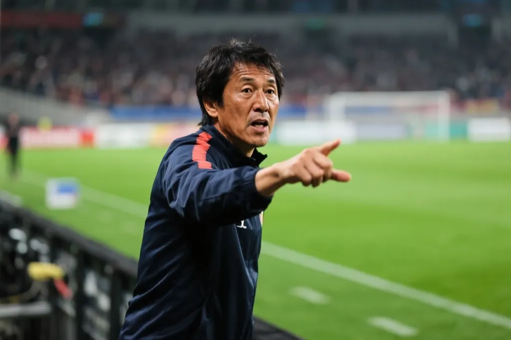 日本队主教练森保一在场边指挥